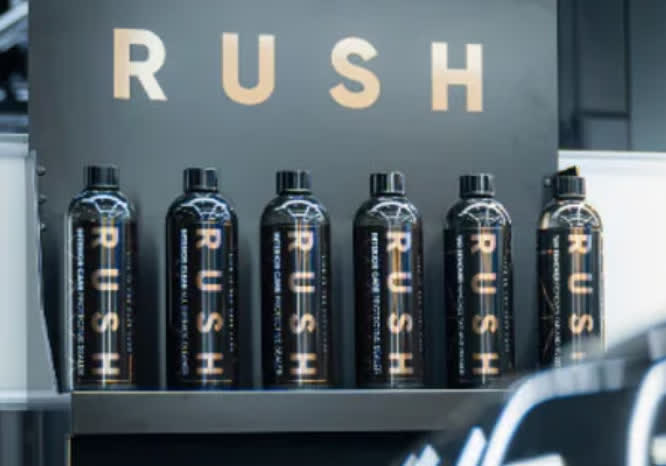 RUSH detailingproducten op een schap